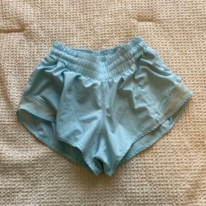 Lululemon Hotty Hot 2.5 inch shorts (low rise)